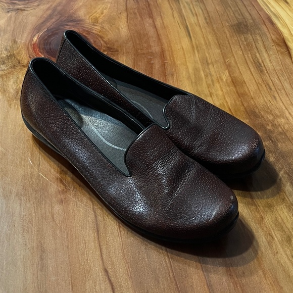 Dansko 5601070200 Women Brown Loafer Shoe Size 9.5M EUR 40 Pre Owned Slip on - Picture 1 of 7